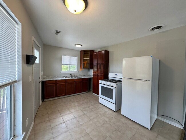 Building Photo - 12910 S Cline Ave