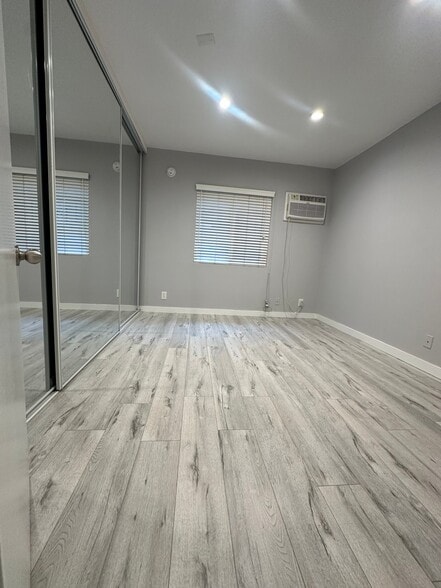 Building Photo - 7555 De Longpre Ave