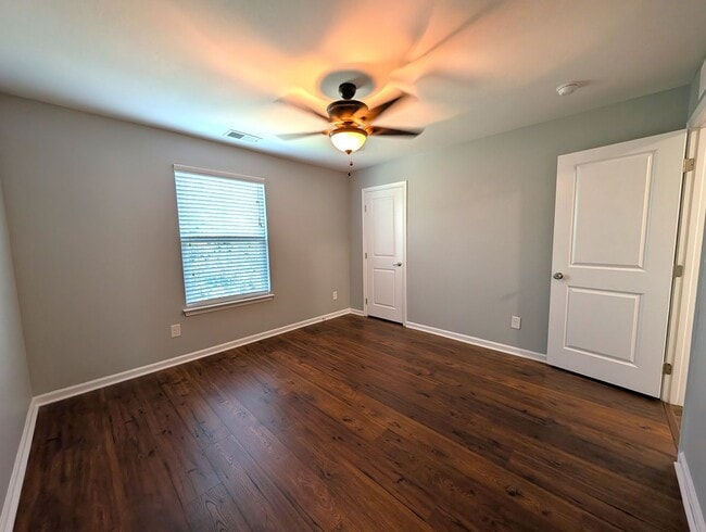 Building Photo - Stunning 2 Story Home Located in The Settlements at Withrow Downs Community!