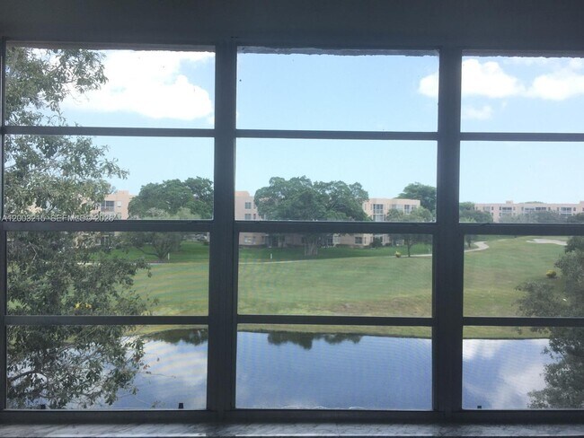 Building Photo - 9431 Live Oak Pl