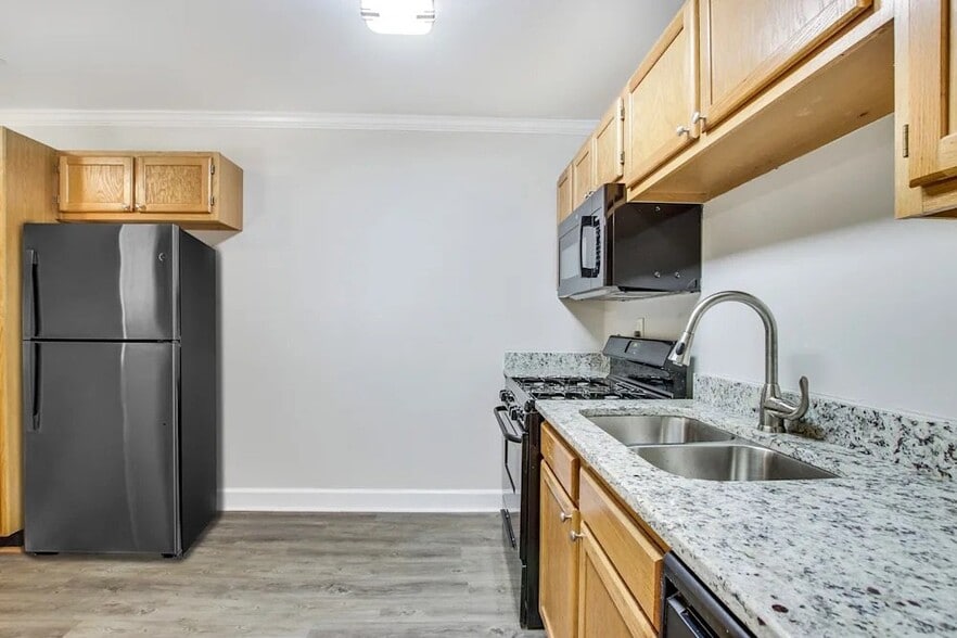 Building Photo - 3551 Meadowview Dr