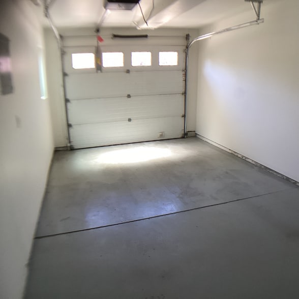 Building Photo - 720 E Lenz Ln