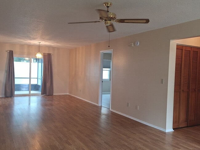Building Photo - 2BR 2BA 1 CAR GARAGE DUPLEX IN PELICAN COVE WEST