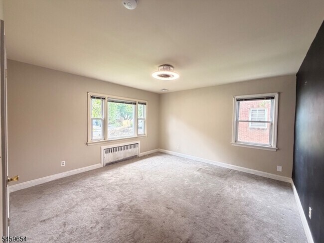 Building Photo - 1031 Lowden Ave