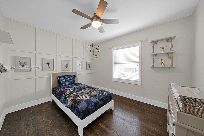 Building Photo - 5850 SW 47th St