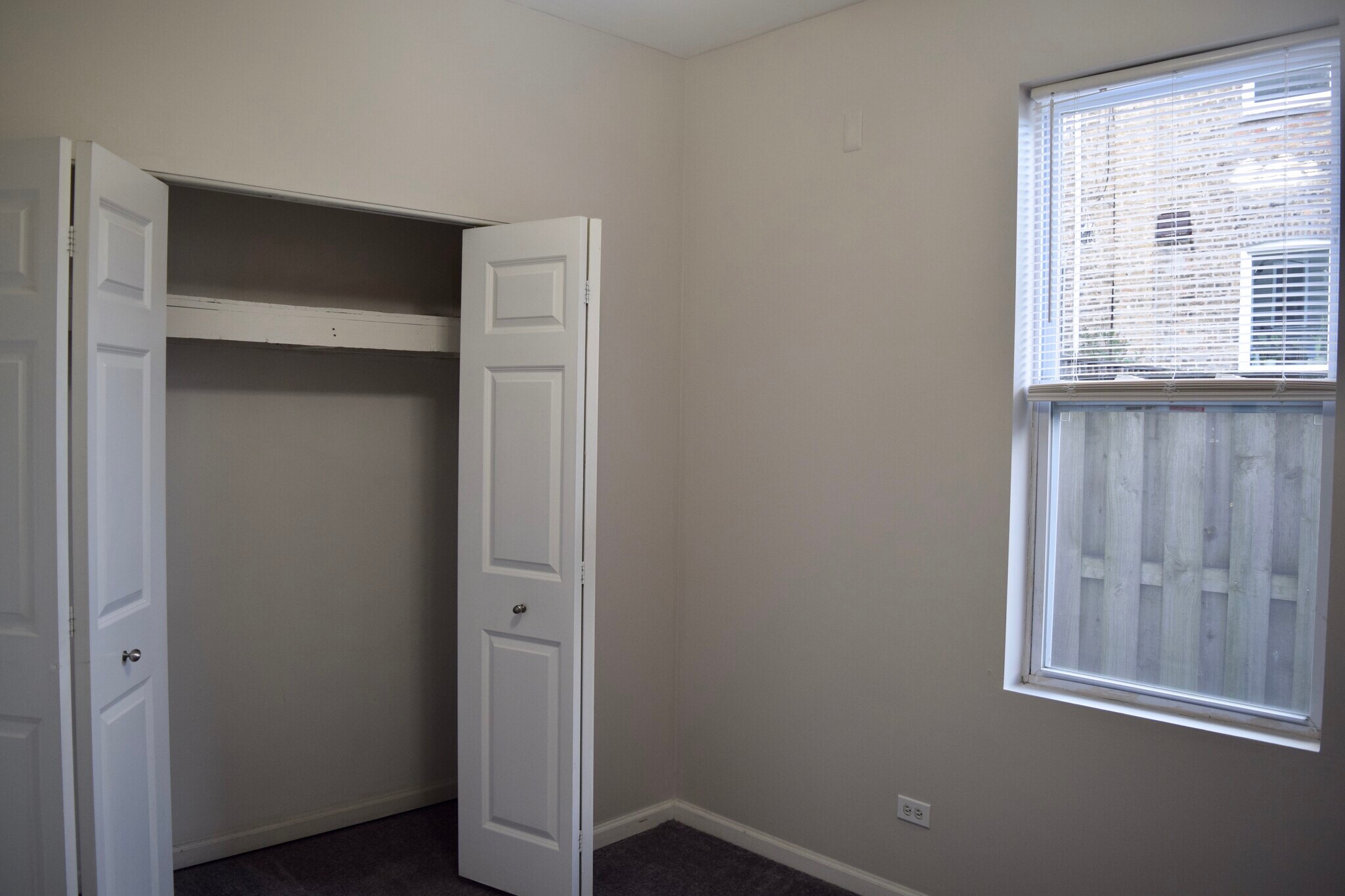 Building Photo - 871 N Mozart St