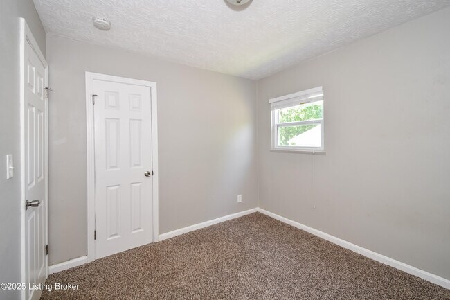 Building Photo - 4809 Granada Dr