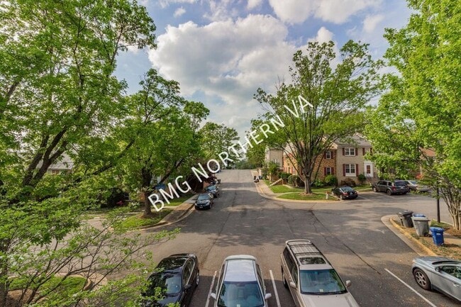 Building Photo - 3019 Seven Oaks Pl