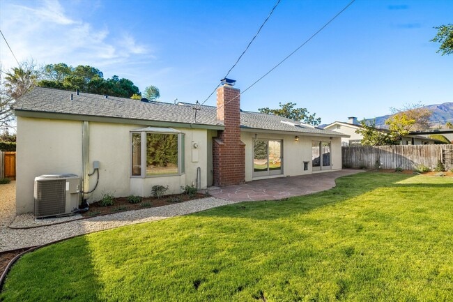 Building Photo - 504 Consuelo Dr