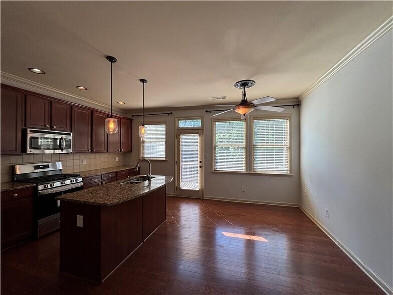 Building Photo - 800 Village Field Ct NW