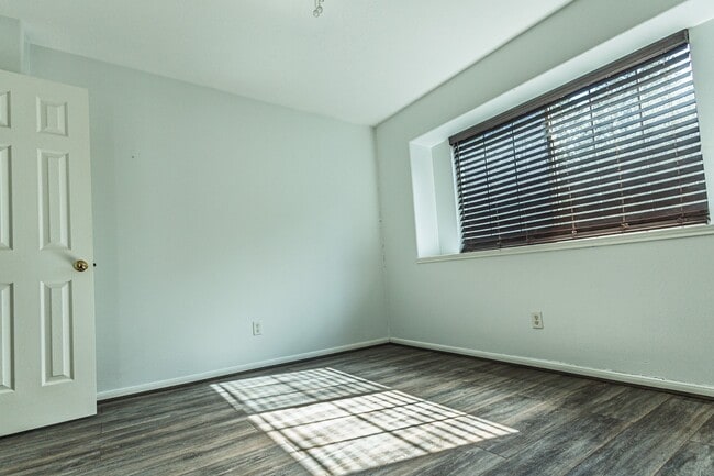 Building Photo - 19334 Strathmore Pl Ln