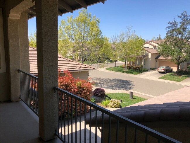 Building Photo - Spacious Folsom Parkway Home Near Park wit...