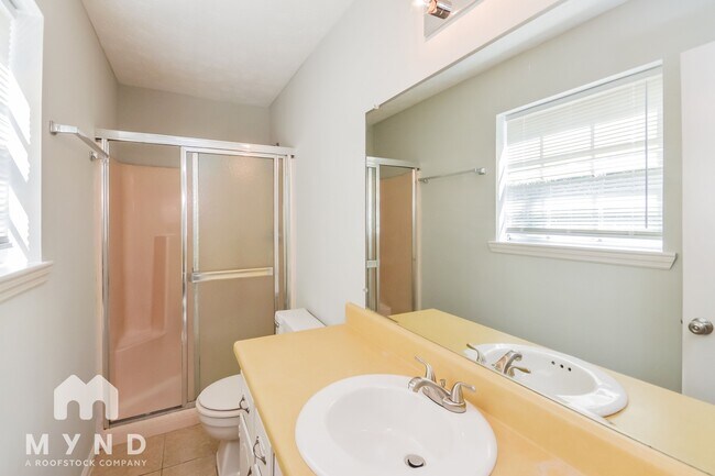 Building Photo - 3553 Charlotte Dr