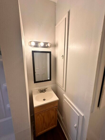 Building Photo - 1016 Haskell Ave