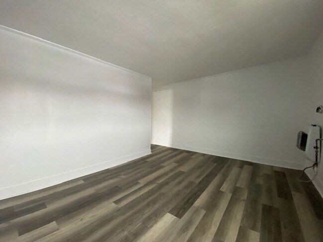 Building Photo - 124 S Chillicothe St