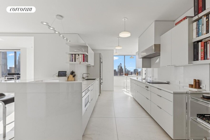 Building Photo - 101 W 67th St