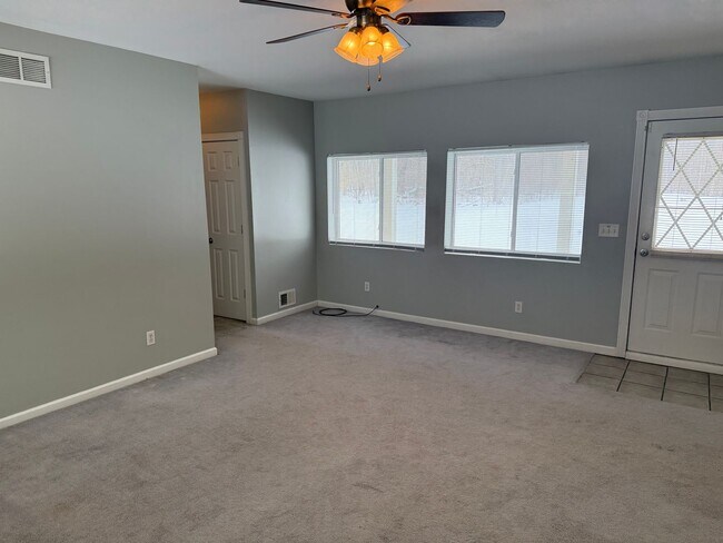 Building Photo - Austin - 10016/10020