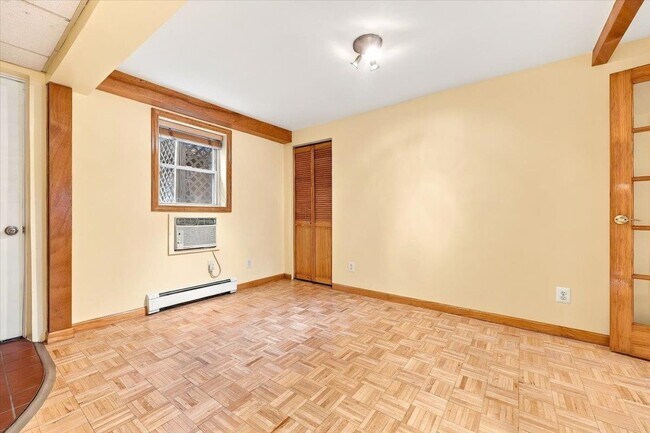 Building Photo - 373 Webster Ave