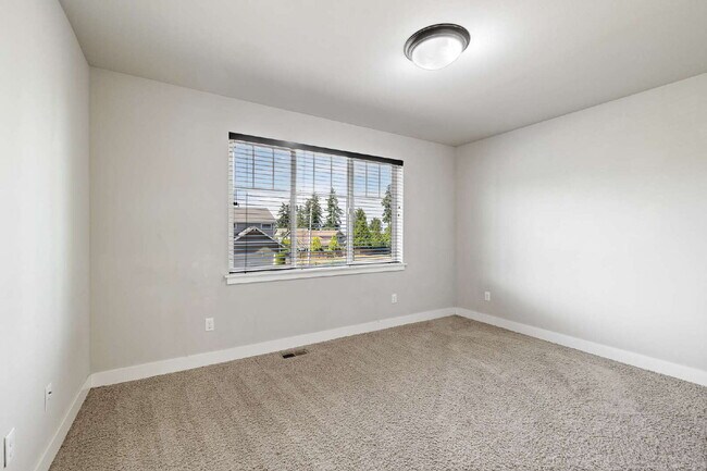 Building Photo - **Stunning Luxury Home in Desirable Mukilteo for RENT!** Available August 25th for MOVE IN