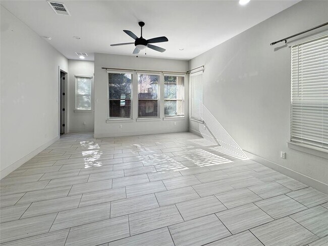 Building Photo - 1220 Westborough Ln