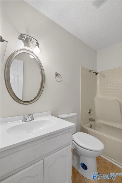 Building Photo - 104 Lindsey Ln