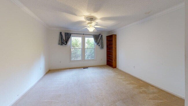 Building Photo - 367 London Rd