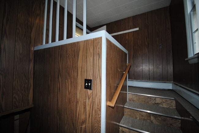 Building Photo - 2 Bed 1 Bath in Great Location!