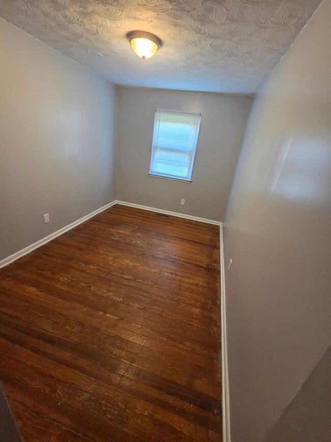 Building Photo - 3 Bedroom Single Family home with garage