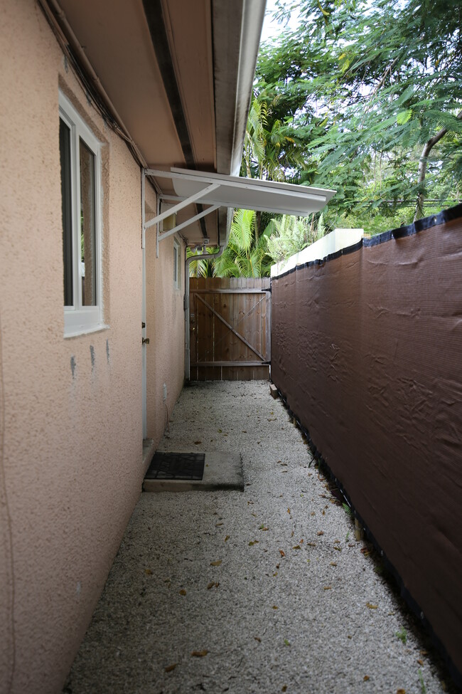 Gated side entry - 3066 Aviation Ave