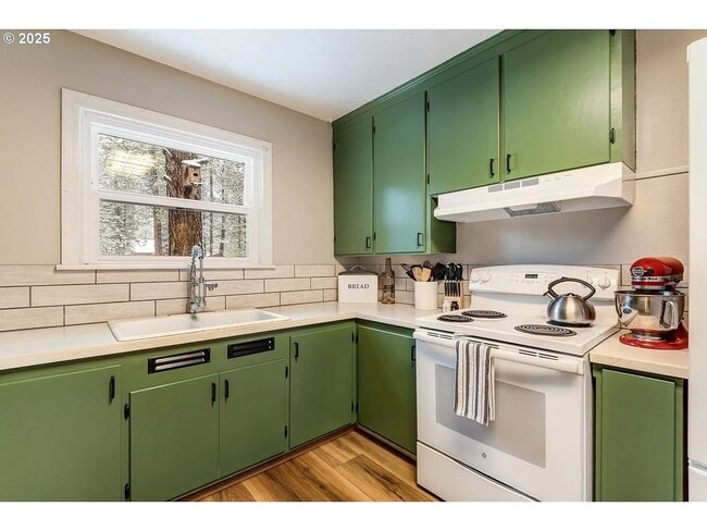Building Photo - Charming Historic 2 Bed Home + Bonus Room ...