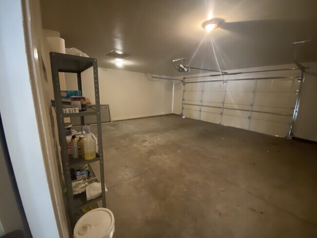 Building Photo - Charming 3-bedroom, 2-bathroom residence in Sagewood at Seven Hills