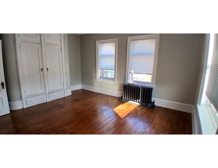 BR 1 f - 1720 Memorial Ave