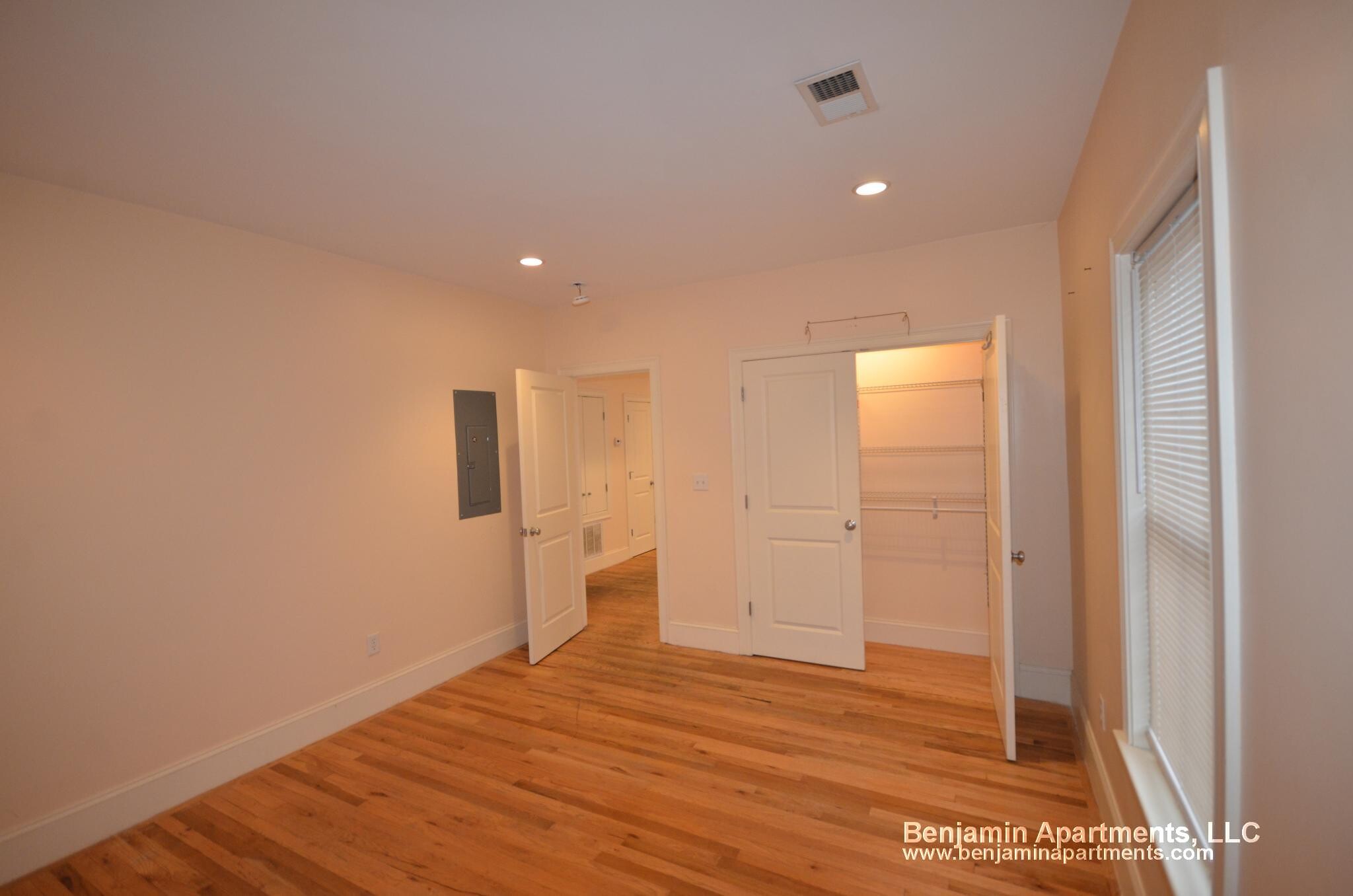 Building Photo - 27 Lothrop St