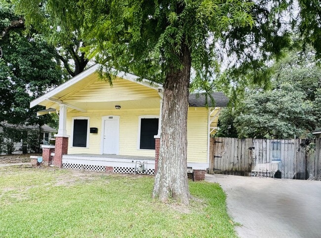 Building Photo - 3648 Evangeline St