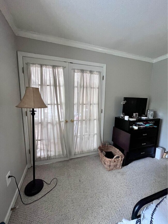 Building Photo - 1303 Pine Heights Dr NE