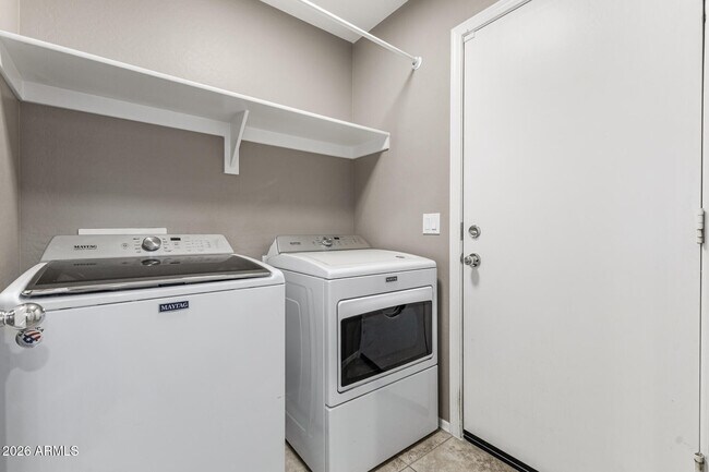 Building Photo - 1429 S 237th Ln