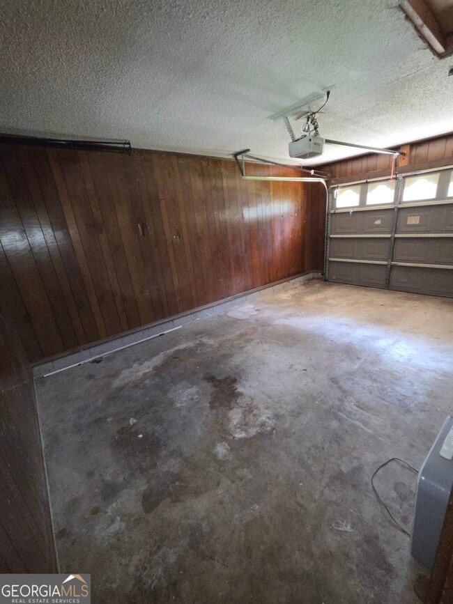 Building Photo - 504 Martha Dr