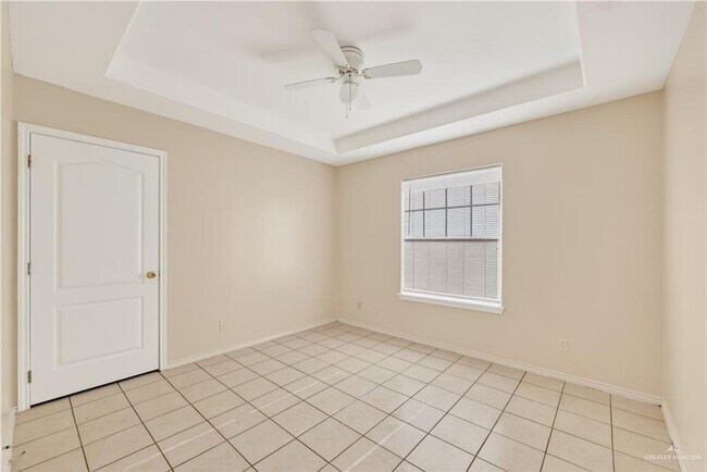 Building Photo - 18 Redbud Ave