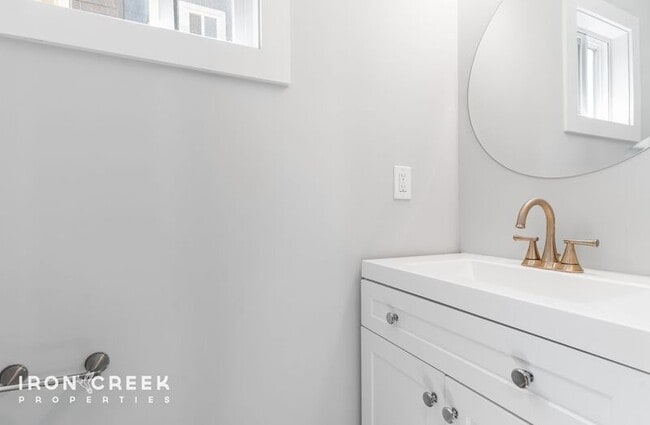 Building Photo - 52 W Cascade St