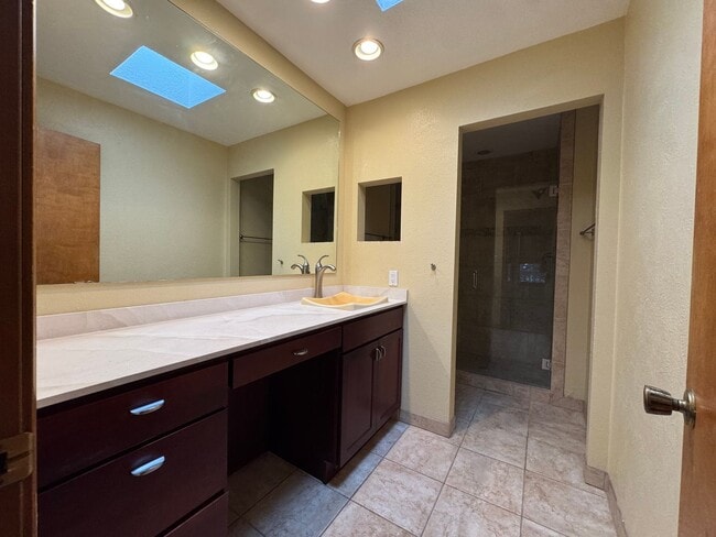 Building Photo - Foothills Hideaway