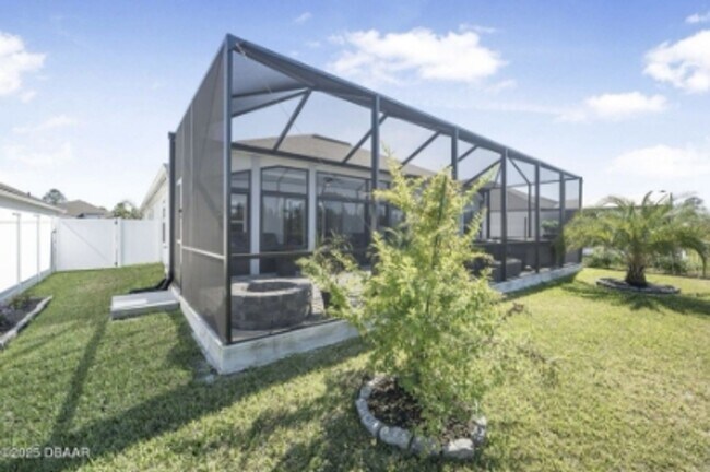 Building Photo - Stunning Waterfront 4 Bed Property in Sunn...