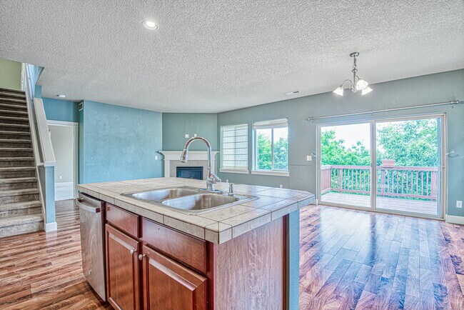 Building Photo - 14822 SW Mulberry Dr