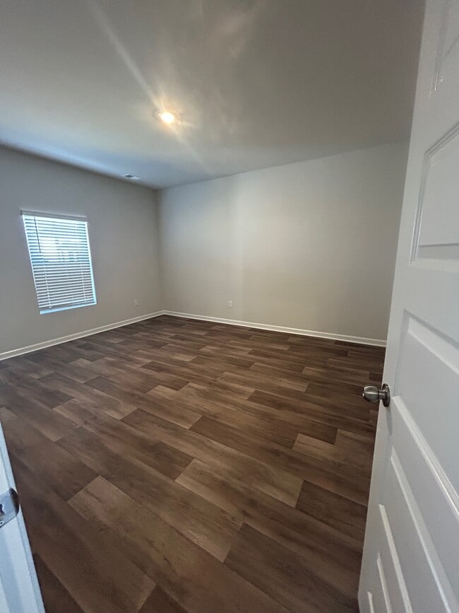 Building Photo - 404 Lehamite Ct