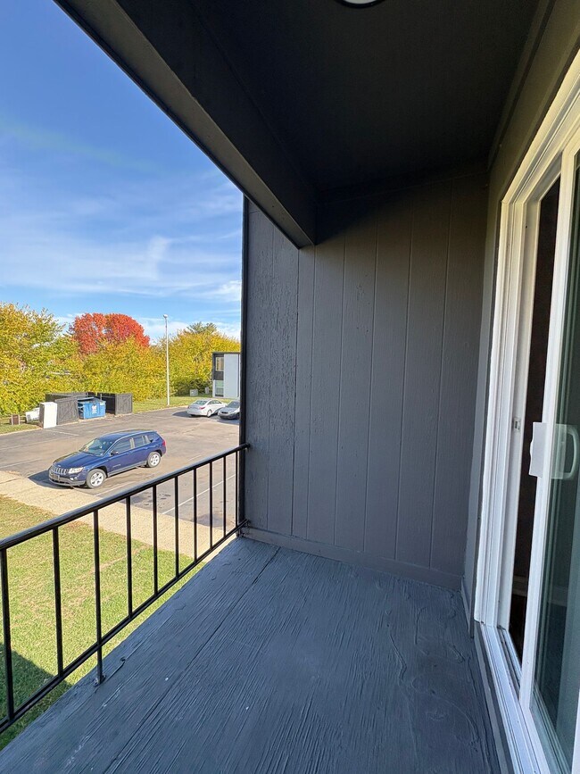 Building Photo - Remington On Rockville Living