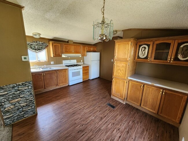 Building Photo - 3bd/ 2ba Mobile Home w/ Central Air