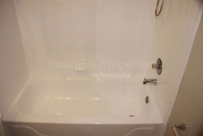 Building Photo - 4356 S Kirkman Rd