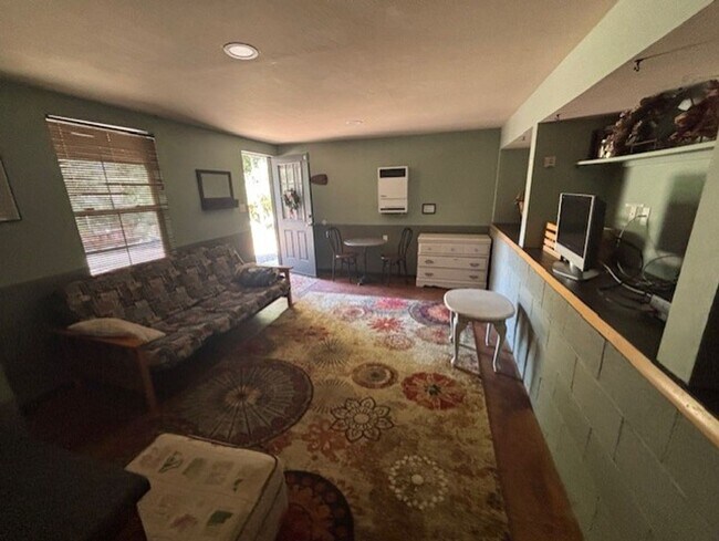 Building Photo - 2205 Freeman Dr