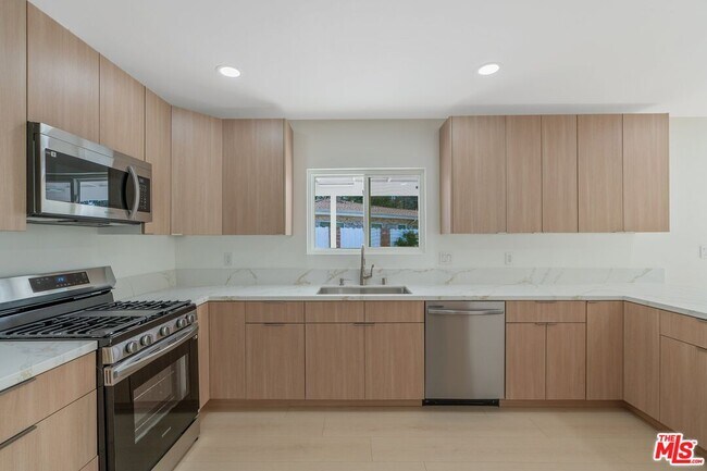Building Photo - 22563 Tiara St