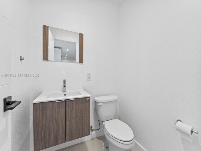 Building Photo - 19850 Franjo Rd