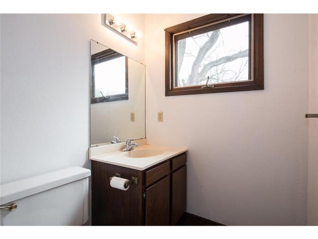 Building Photo - 15303 Trillium Cir